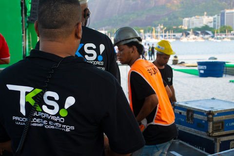 Movers service for events, specialized in assembly and disassembly, from infrastructure, scenography, furniture, food, beverages, sound and light. Movers for Events, Movers RJ, Movers Rio de Janeiro, Movers Service, Movers Events.