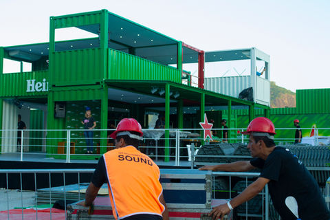 Movers service for events, specialized in assembly and disassembly, from infrastructure, scenography, furniture, food, beverages, sound and light. Movers for Events, Movers RJ, Movers Rio de Janeiro, Movers Service, Movers Events.