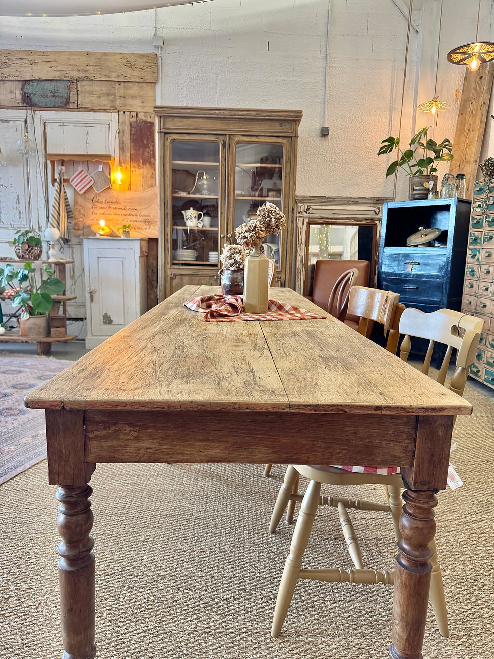 Miniature : Louisette, la table ancienne de monastère 