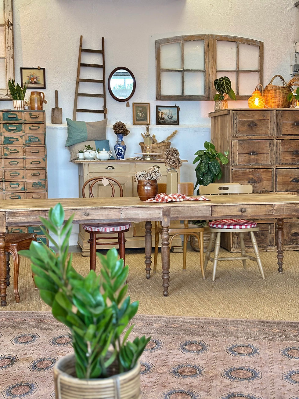 Miniature : Louisette, la table ancienne de monastère 