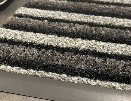 Alfombra de entrada Forbo Coral Duo en color luna pearl