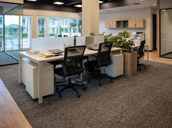 Pisos de vinil Shaw Contract Terrain II en oficinas Amstar en Bávaro - Punta Cana