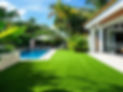 Grama artificial Grasspro Biscayne en jardín residencial en Bávaro Punta Cana