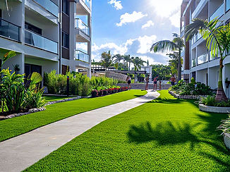 Grama artificial Grasspro Biscayne en condominio de apartamentos en Samaná