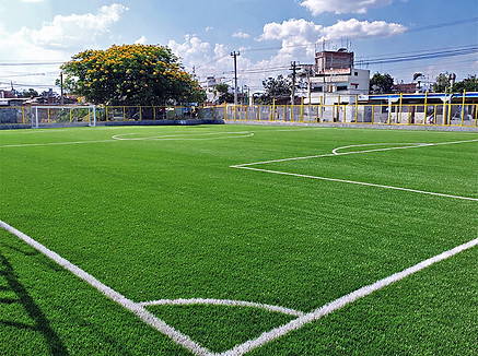Césped sintético Grasspro FP-50 en cancha de fútbol en República Dominicana