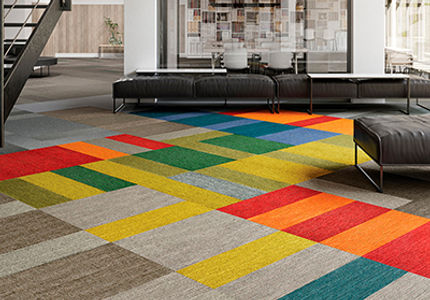 Alfombra comercial Mohawk Group Color Balance en espacio comercial