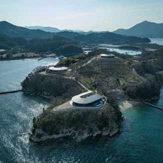 KHI KIẾN TRÚC TAN VÀO ĐỊA TẦNG CỦA ĐẢO THIÊNG