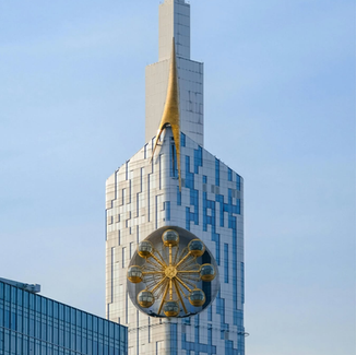 Batumi Tower – Tòa tháp có vòng đu quay độc đáo trên bờ Biển Đen