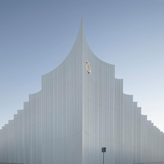 Mayoral Logistics Centre – Khi kiến trúc công nghiệp trở thành nghệ thuật