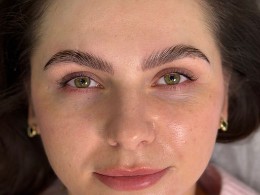Brow Lamination vs Permanent Makeup: Which Option Is Right for You?