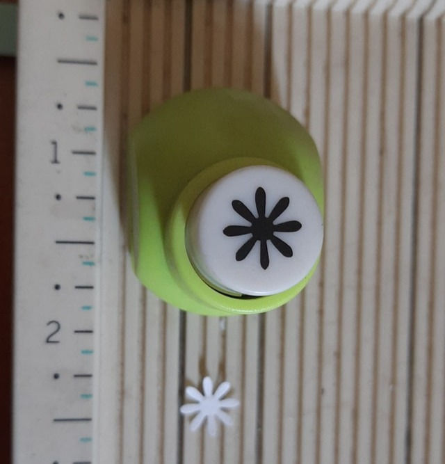 JEF SMALL FLOWER PUNCH size 1 cm