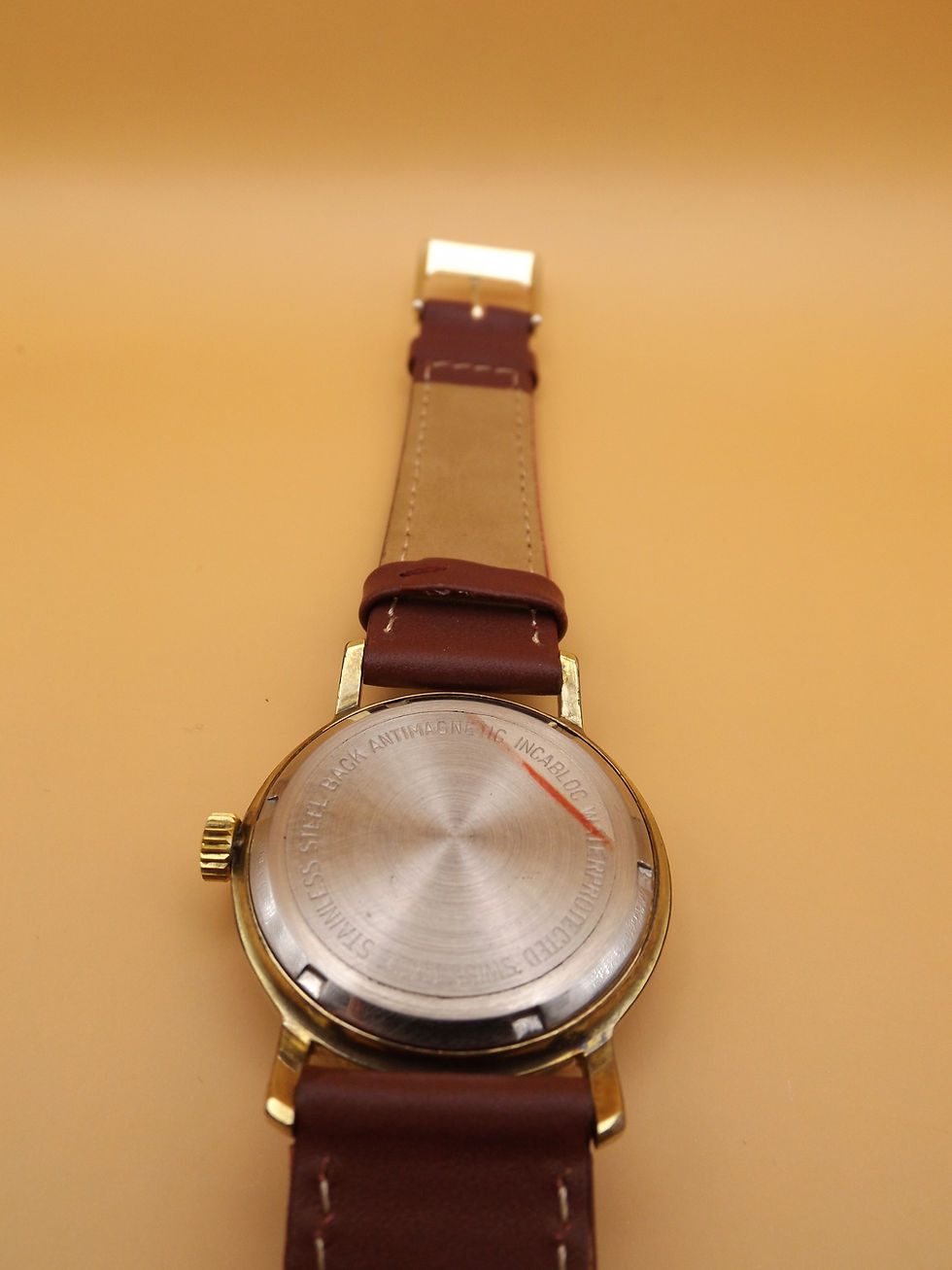 Thumbnail: Oriosa Watch in a gold plated case on a burgundy strap
