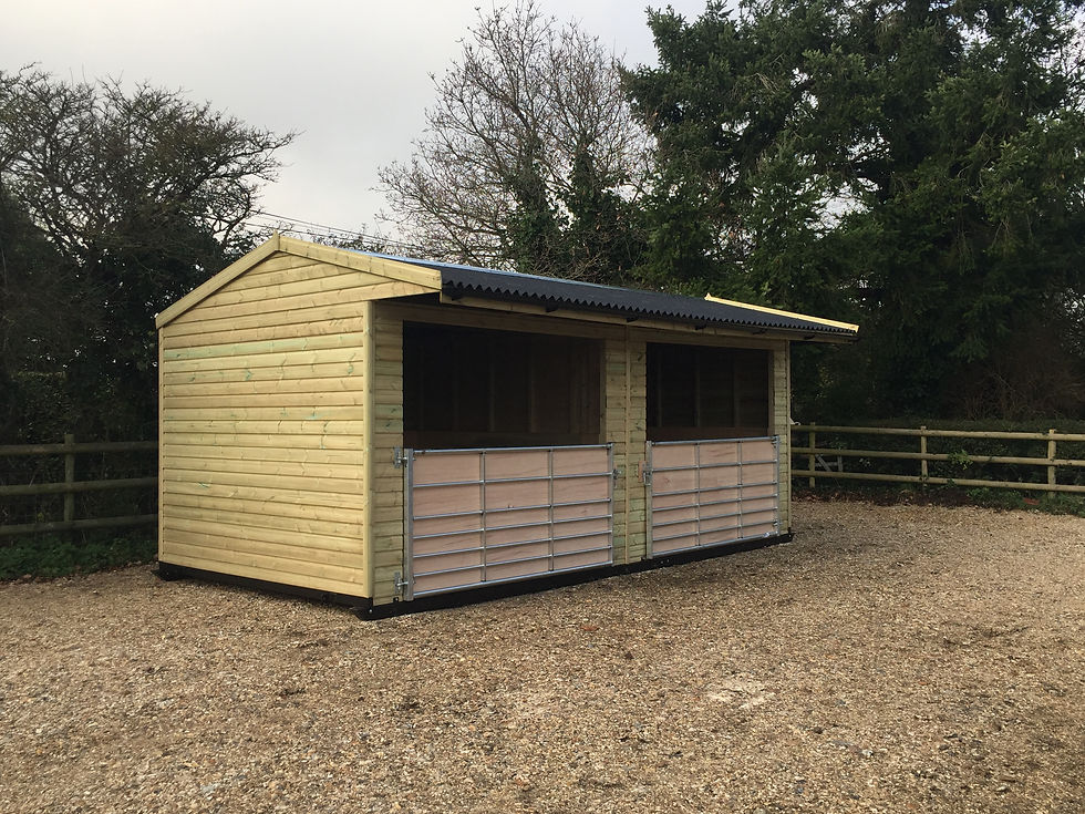 Double Field shelter on skids with gates