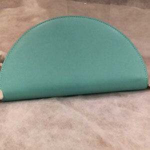 サムネイル： TIFFANY&Co. ハーフムーンウォレット　ティファニーブルー　101249