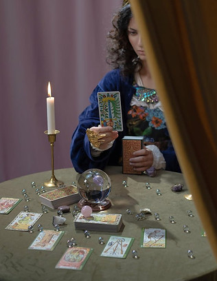 LUSTYMUSH.COM Fortune-telling Services and the Dating World: Can They Help You Find Love?