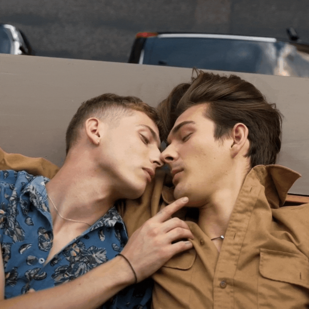 gayhookups.gif