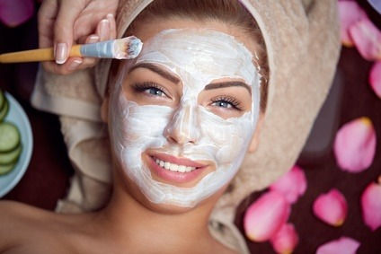 BUCHE DIR EIN BIO-FACE-LIFTING