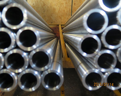 Materiala : altzairua, herdoilgaitza, aluminioa, titanioa, inconel, estelita...