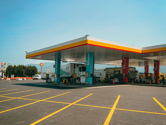 El gasóleo se dispara un 40%: ¿Cómo deben los transportistas repercutir esta subida en sus tarifas?