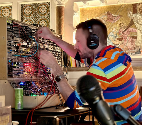 An experimental all-day open event to showcase some of Gravesham's more unusual goings-on. Performance and presentations were tilted towards new technology, although they were not essential.