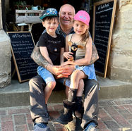 FOURTH PORTAL - Creating Memories
Beautiful way to finish a Friday, kids and Granddad trying to find the badges on the stained glass