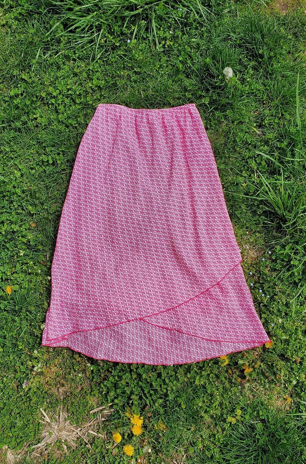1990s Trippy Pink Asymmetrical Skirt - 25"-36"