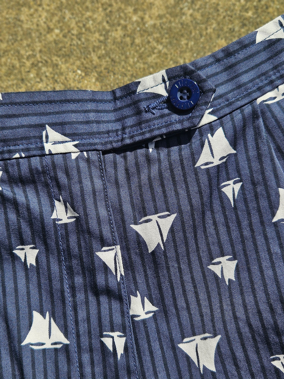 Thumbnail: 1990s Navy Sailboat Print Cotton Shorts - 25"