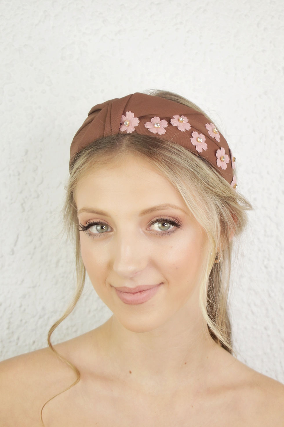 Diadema nudo flores marrón y rosa