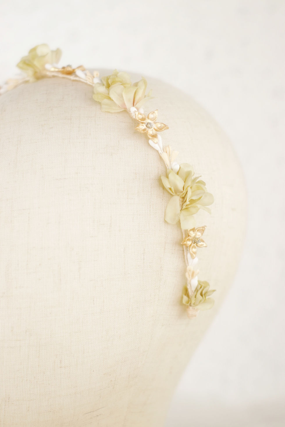 Miniatura: Diadema princesa cruda