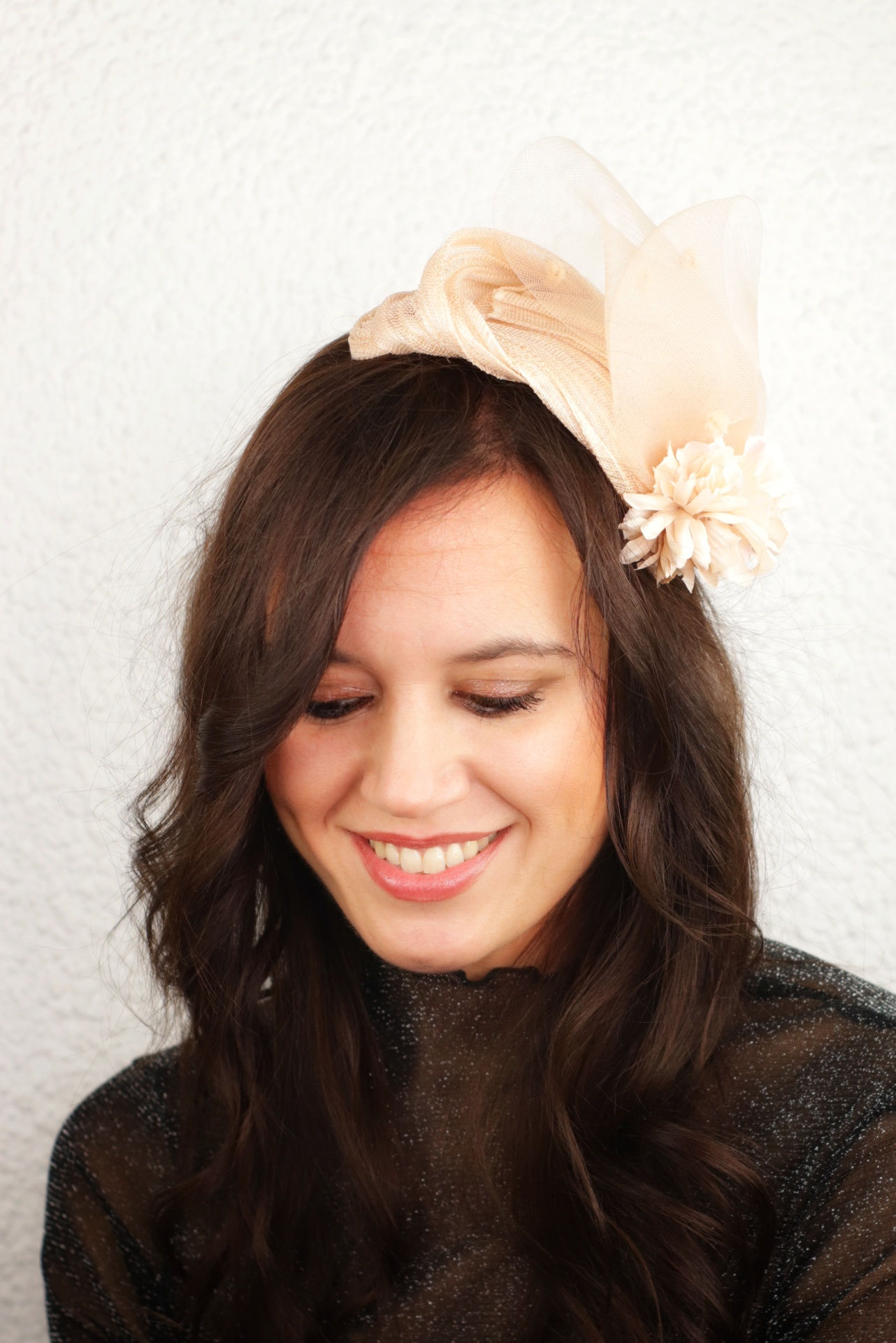 Casquete salmón flores y crin