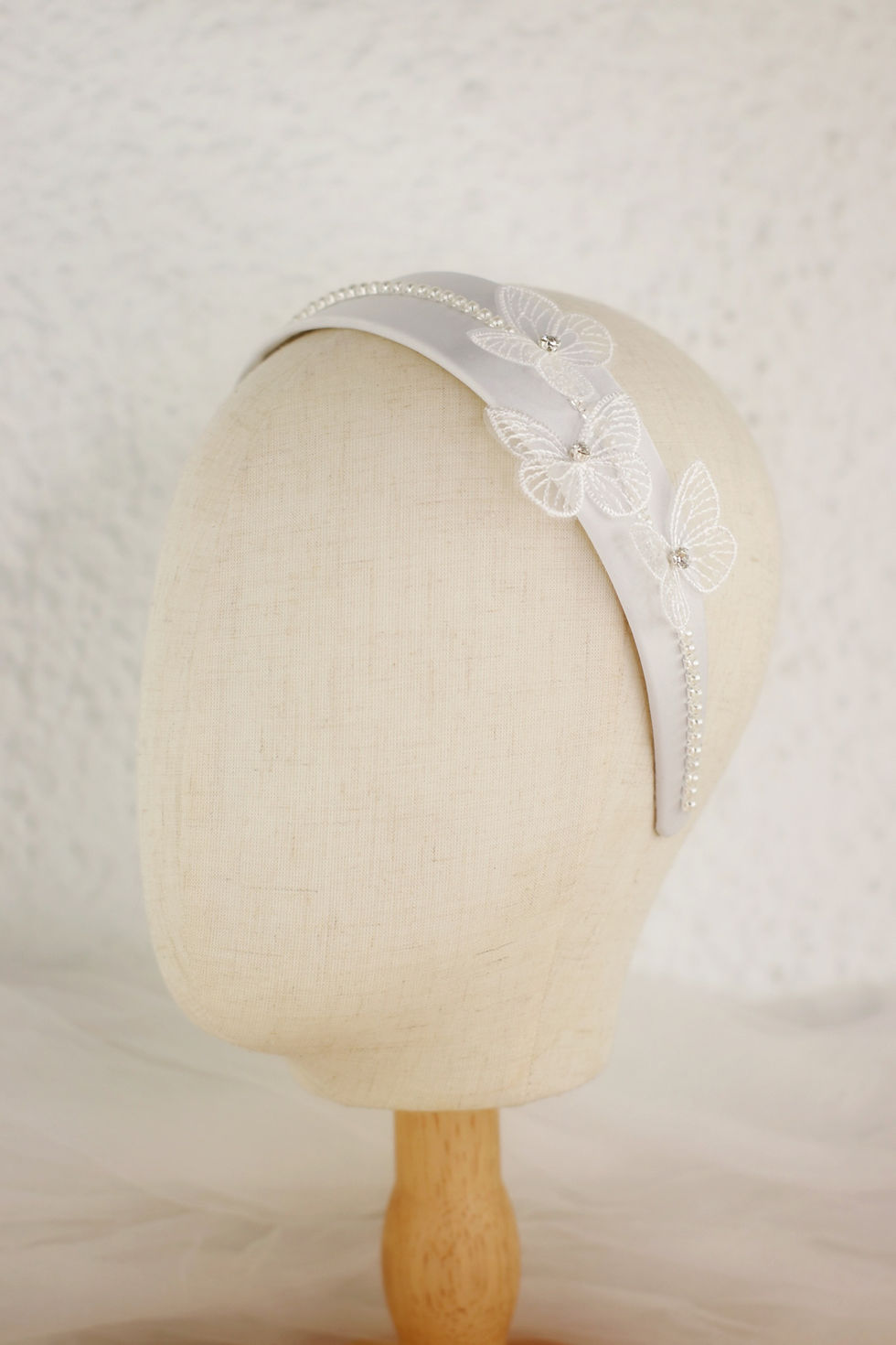 Miniatura: Diadema blanca mariposas