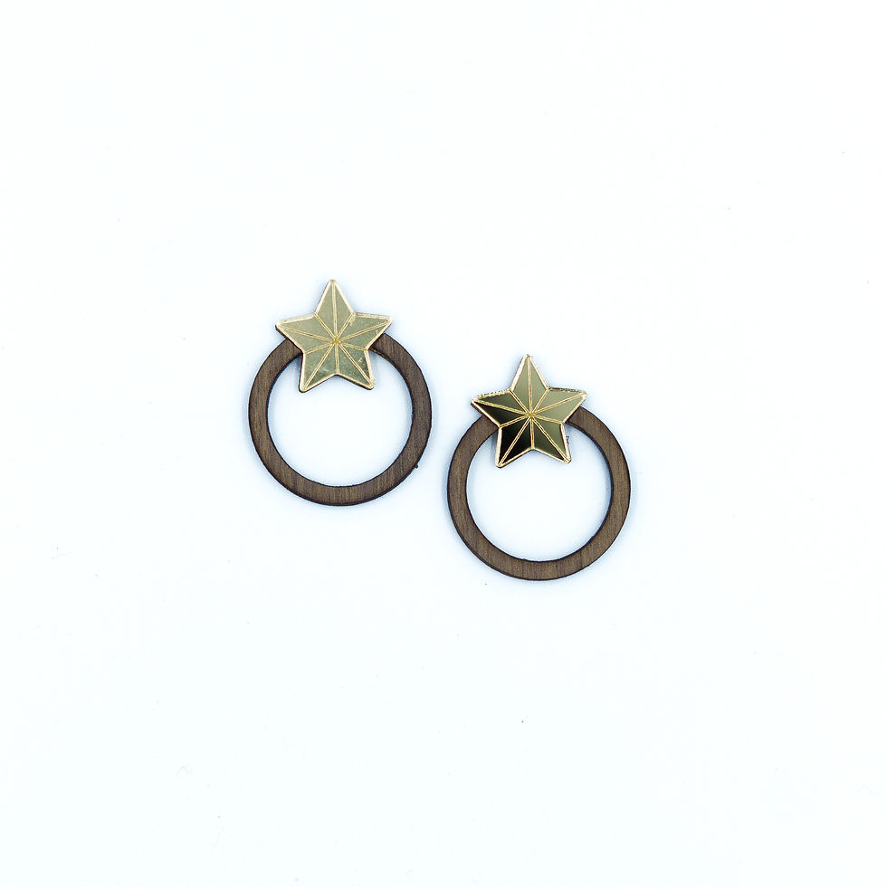 Miniature : boucles d'oreilles mini créoles en bois et plexi doré miroir en étoile