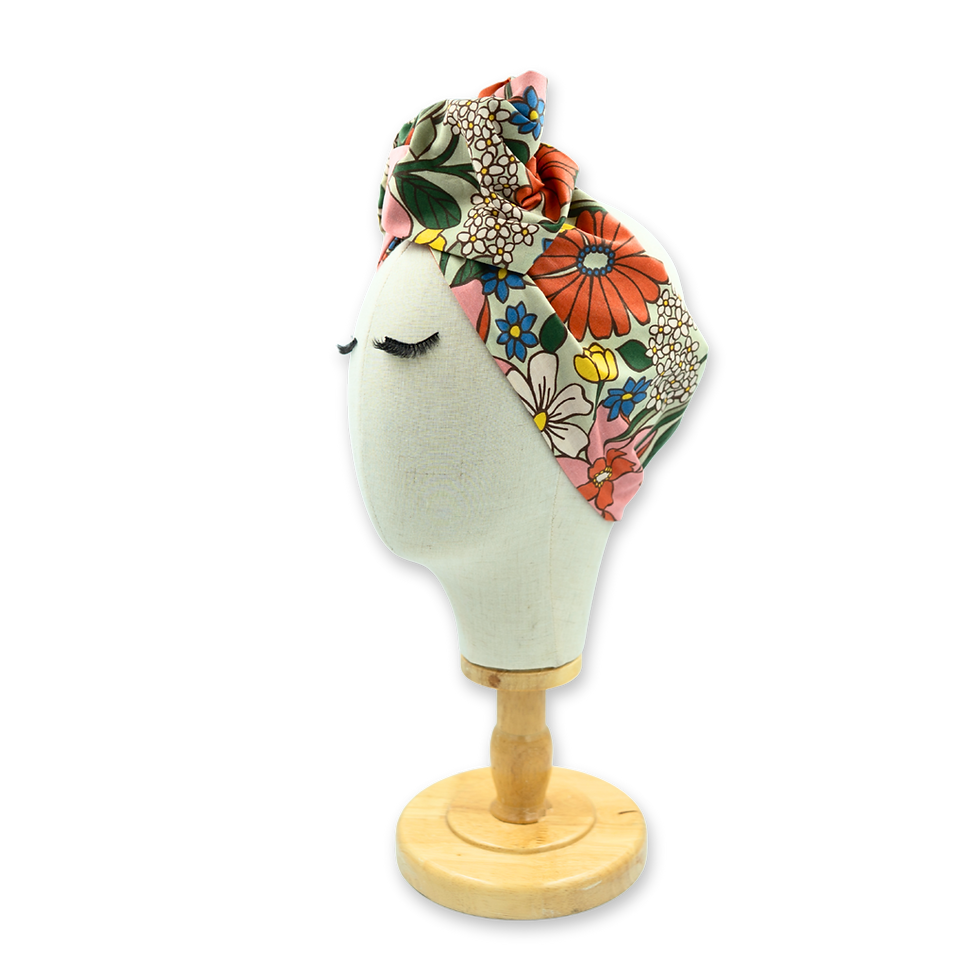 tete mannequin blanc avec un bandeau cheveux femme noué