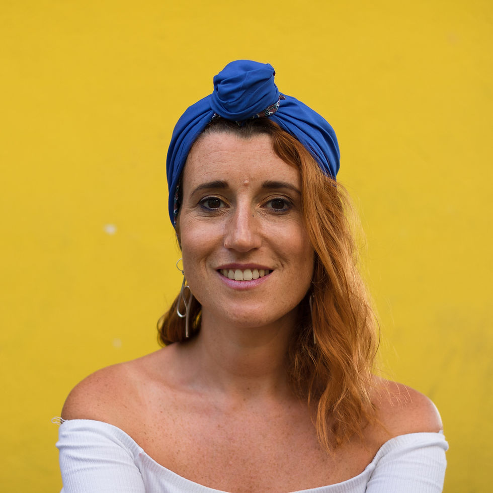 Miniature : femme coiffée d'un turban sur la tête