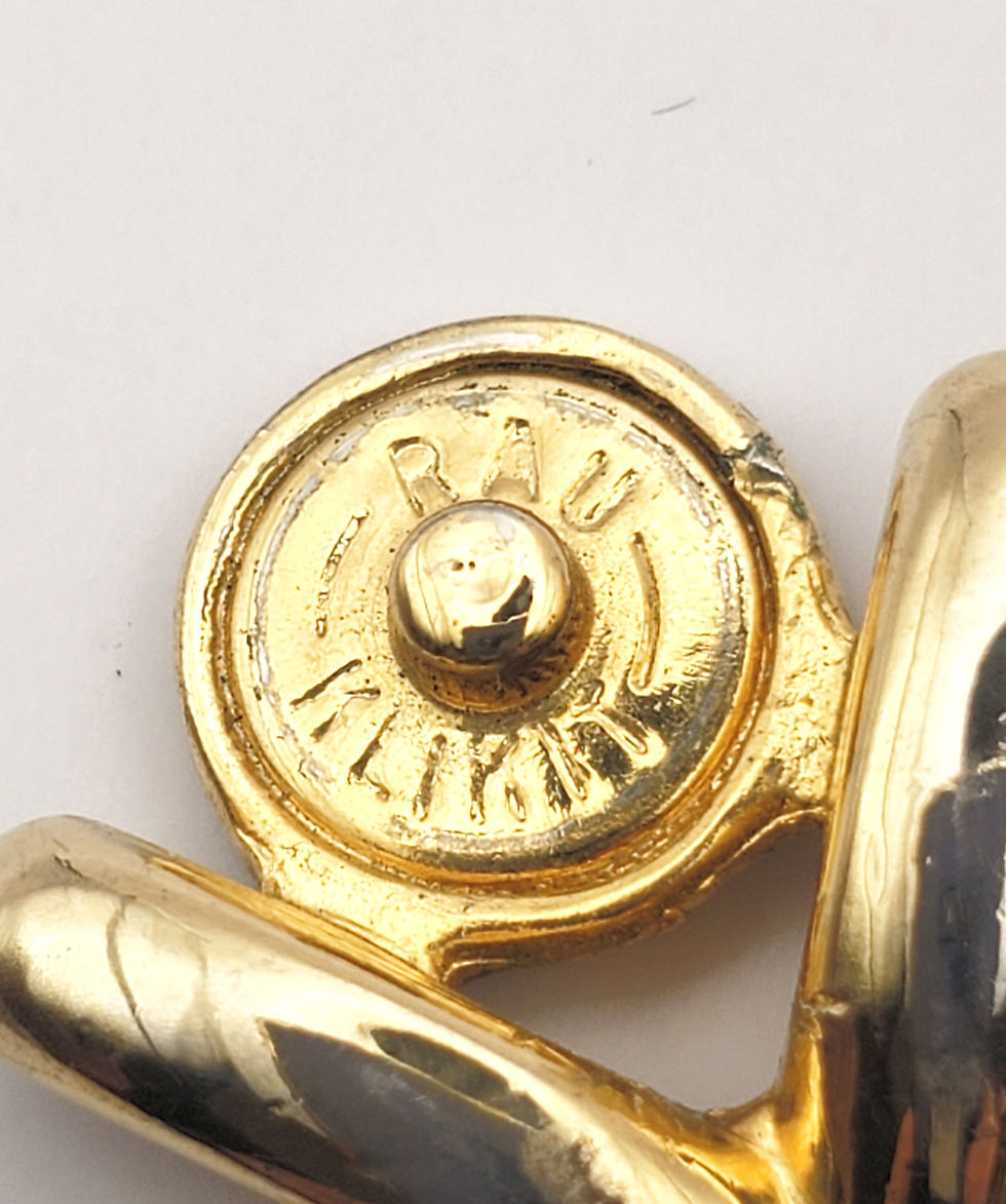 Thumbnail: Vintage Rau Klicket gold herringbone link bracelet close up
