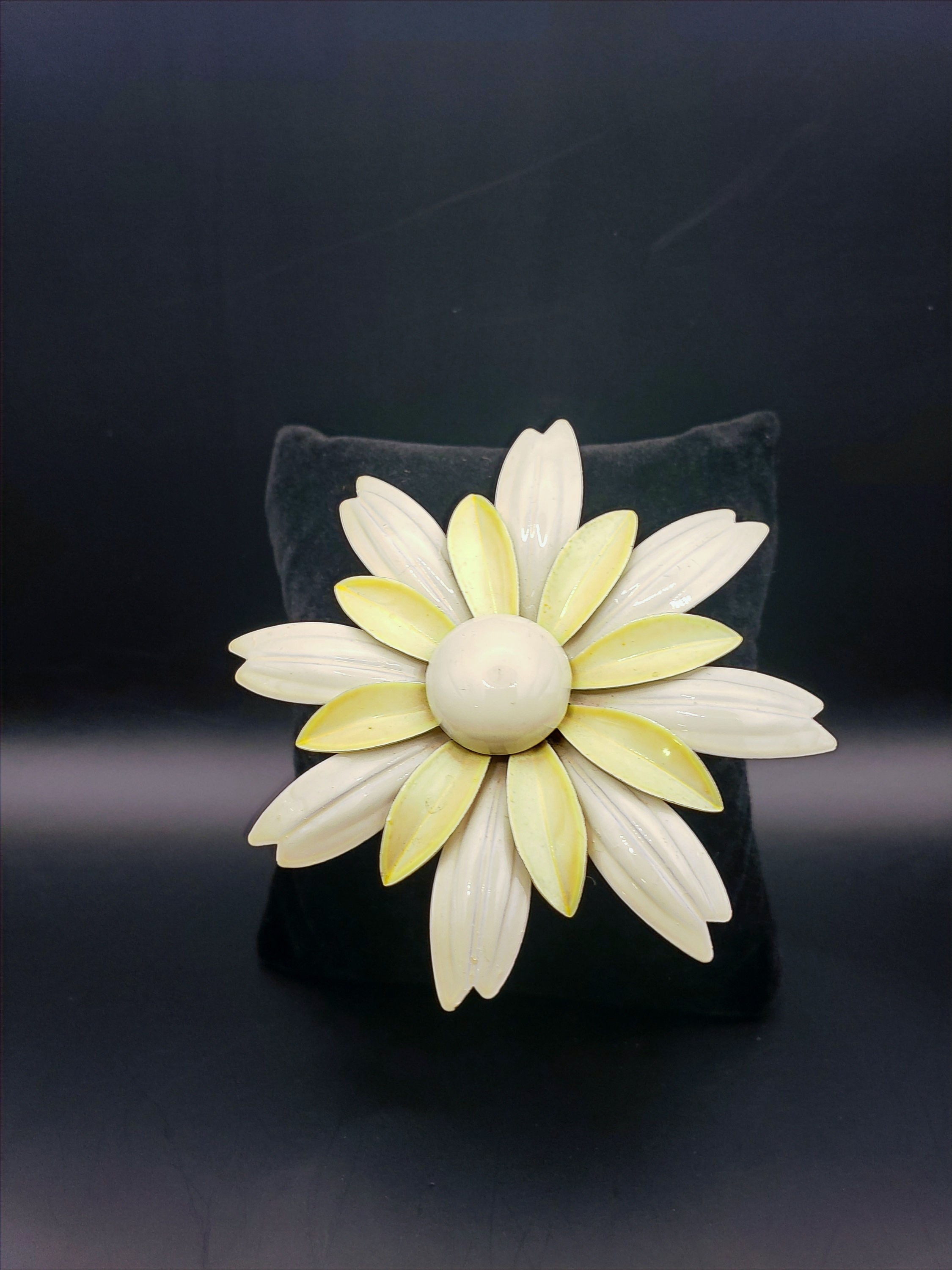 Vintage Daisy Brooch