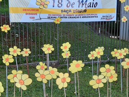 Em alusão ao Dia 18 de maio, Fórum de PG fica florido