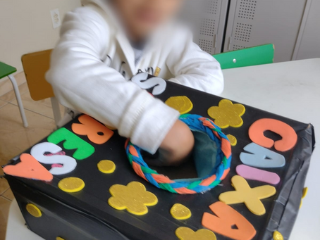 "Pequenos Anjos" trabalham o Dia Internacional da Música com a caixa musical