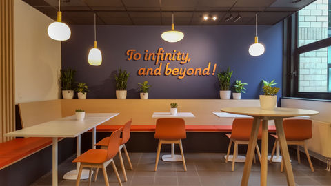 Aménagement d'une cafétéria pour les bureaux de Siemens Samtec à Liège - Dominique Lombardo architecte d'intérieur