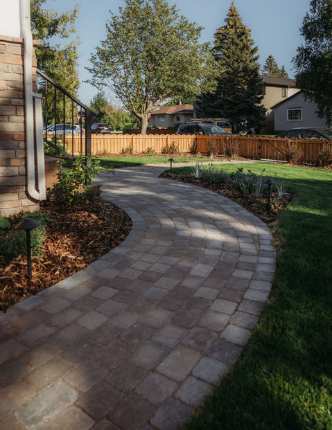 727 Third St E- Landscaping-8.jpg