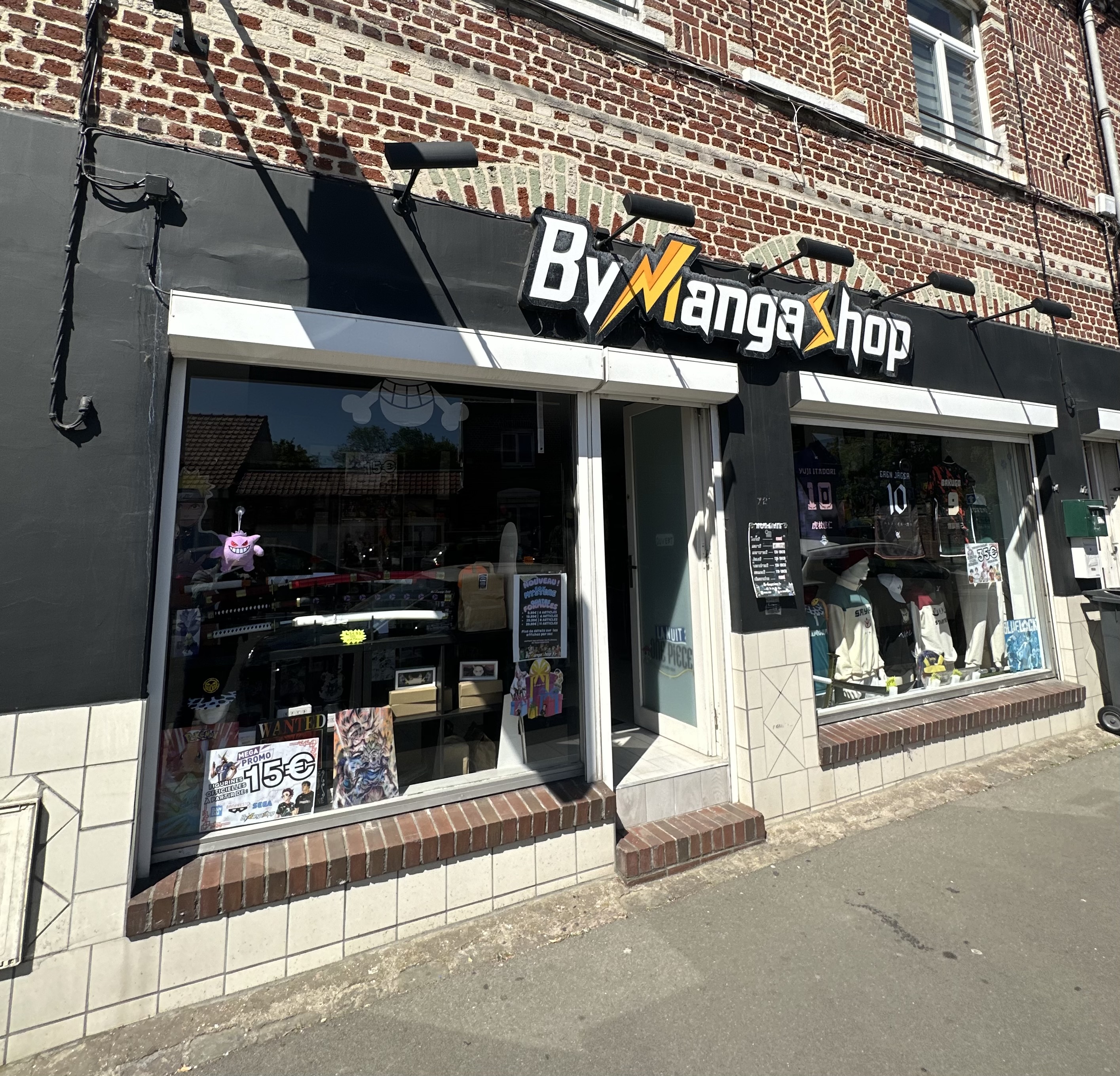 Façade de la boutique BYMANGASHOP, 74 rue Carnot à Wattrelos