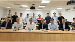 单智伟副校长率团走访看望新加坡校友