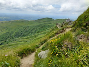 Chemin balisé vers le Puy de Sancy