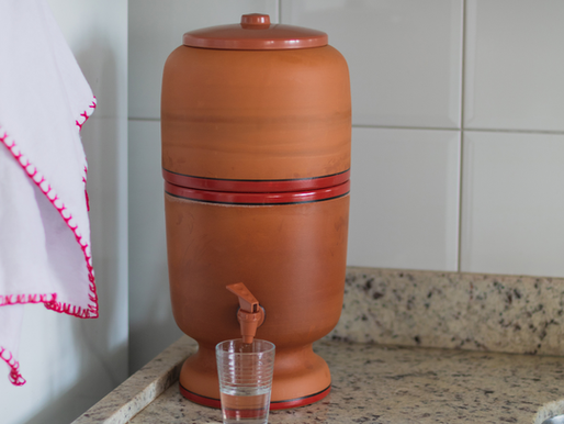 Filtro de barro brasileiro é reconhecido como um dos purificadores de água mais eficazes do mundo