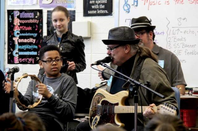 Tas Cru & Blues In Schools