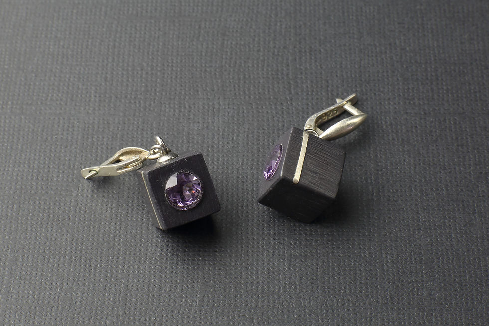 Thumbnail: Earrings "Black cubes with amethyst"