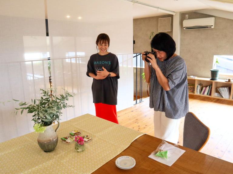 ↑テーブルクロスやお花を飾って撮影会🌸 終始和気あいあいとした楽しいワークショップでした!