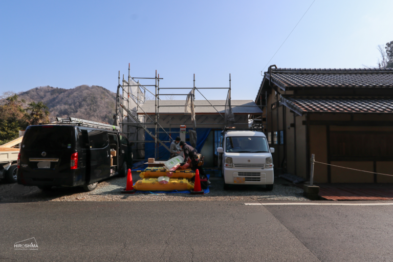 ③足場組立・断熱工事など