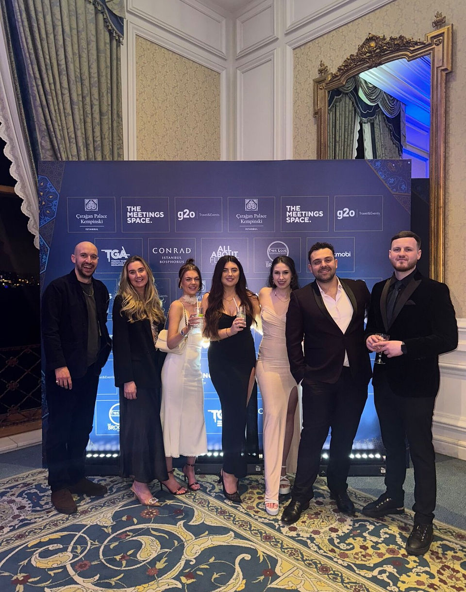 group photo of buyers and suppliers
