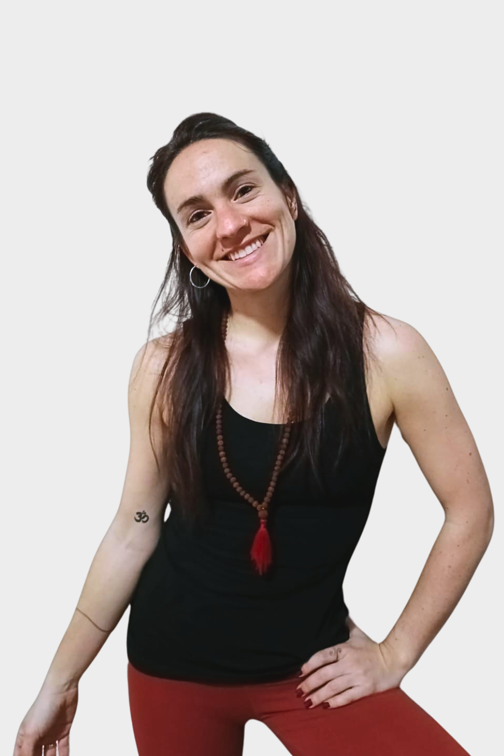 Clase de yoga en nuestro estudio de Poblenou con personas en postura de torsión